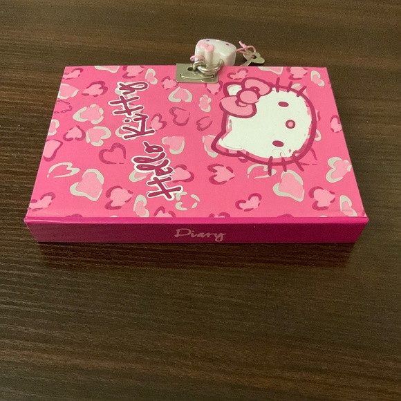 New Sanrio Hello Kitty Locking Diary Journal Vintage 2011 - Picture 2 of 4